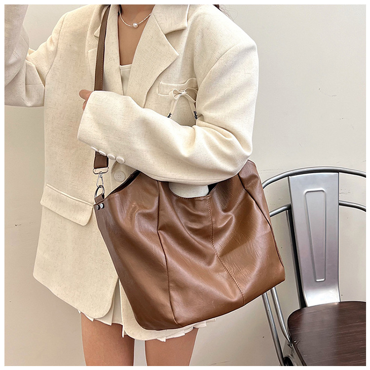 Cross-border large-capacity women's 2024 new style fashionable retro single-shoulder crossbody bag, trendy and simple commuter tote bag undefined