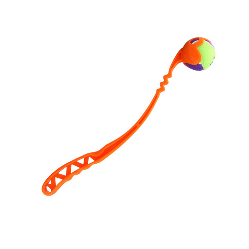 GiGwi is a dog toy ball tossing cue ball thrower for outdoor circuit training that makes it easy to pick up the cue.