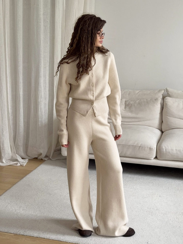 Bộ đầm dệt kim nữ gồm áo cardigan cài nút dáng ôm và quần ống đứng — Màu be, màu xám chi tiết 9