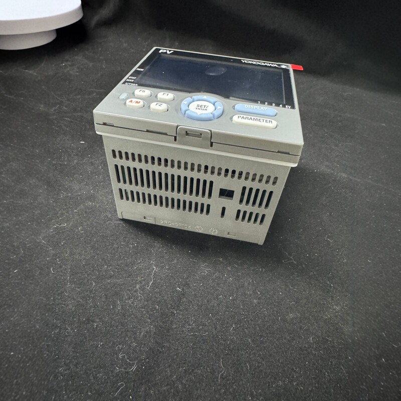Brand new Yokogawa temperature control meter regulator UT35A-001-11-00 temperature sensor digital indicator