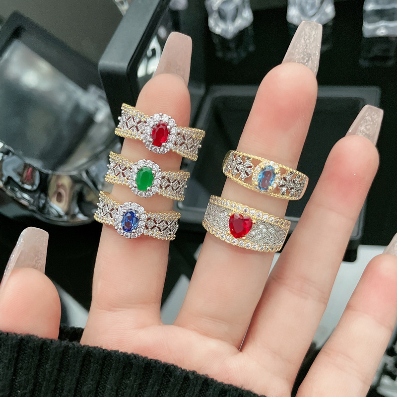 Bunter Schatz Mittelalter Hohl Mode Offen für Frauen Falten Tragen Personalisierte Kleine und High-End-Ring_voghion.com