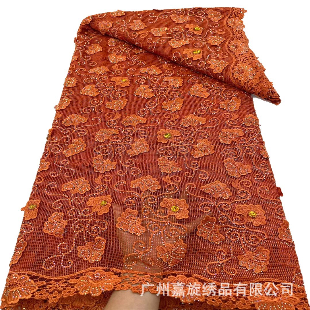 Tela bordada con base de malla cuadrada pequeña, con bordado floral y pedrería, tela de bordado de moda africana con diseño calado soluble en agua para cheongsam. image 6