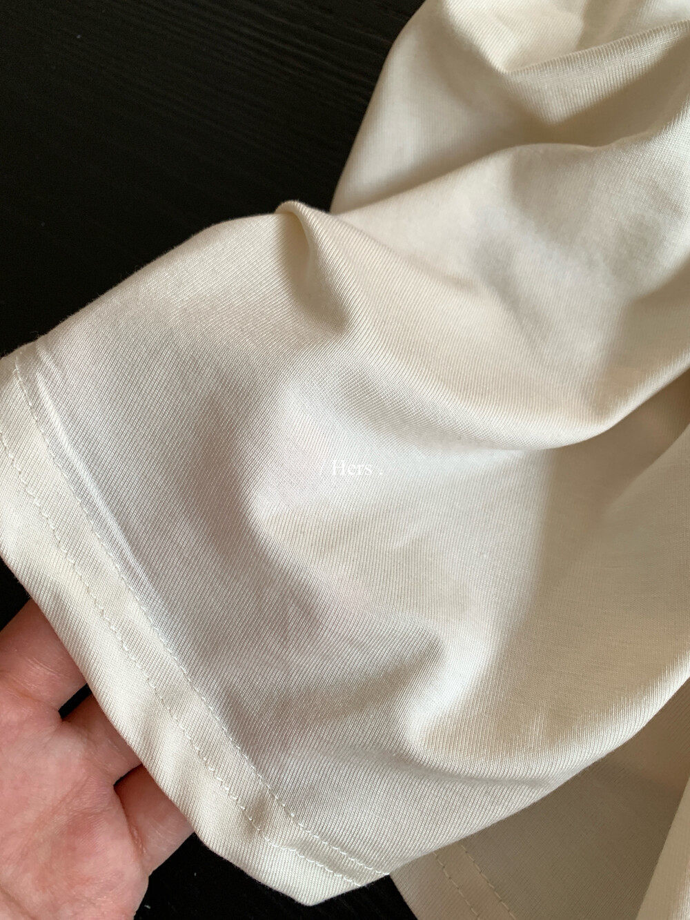 Áo thun nữ cổ V xếp ly tay ngắn thiết kế dây buộc — màu đen, màu mơ chi tiết 27