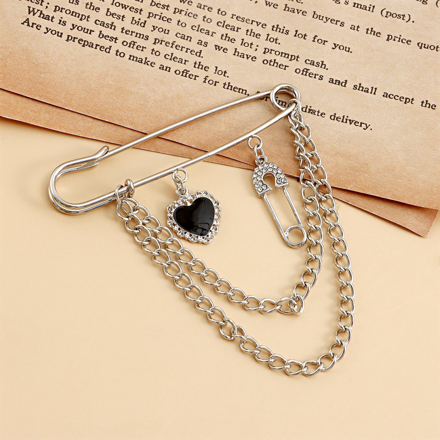 Broche con cadena de borlas en forma de corazón para cárdigan y chal_voghion.com