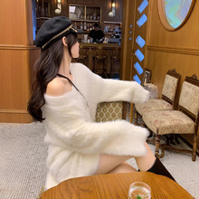 秋冬新款水貂绒V领宽松软糯甜美套头毛衣纯色慵懒风厚款上衣女