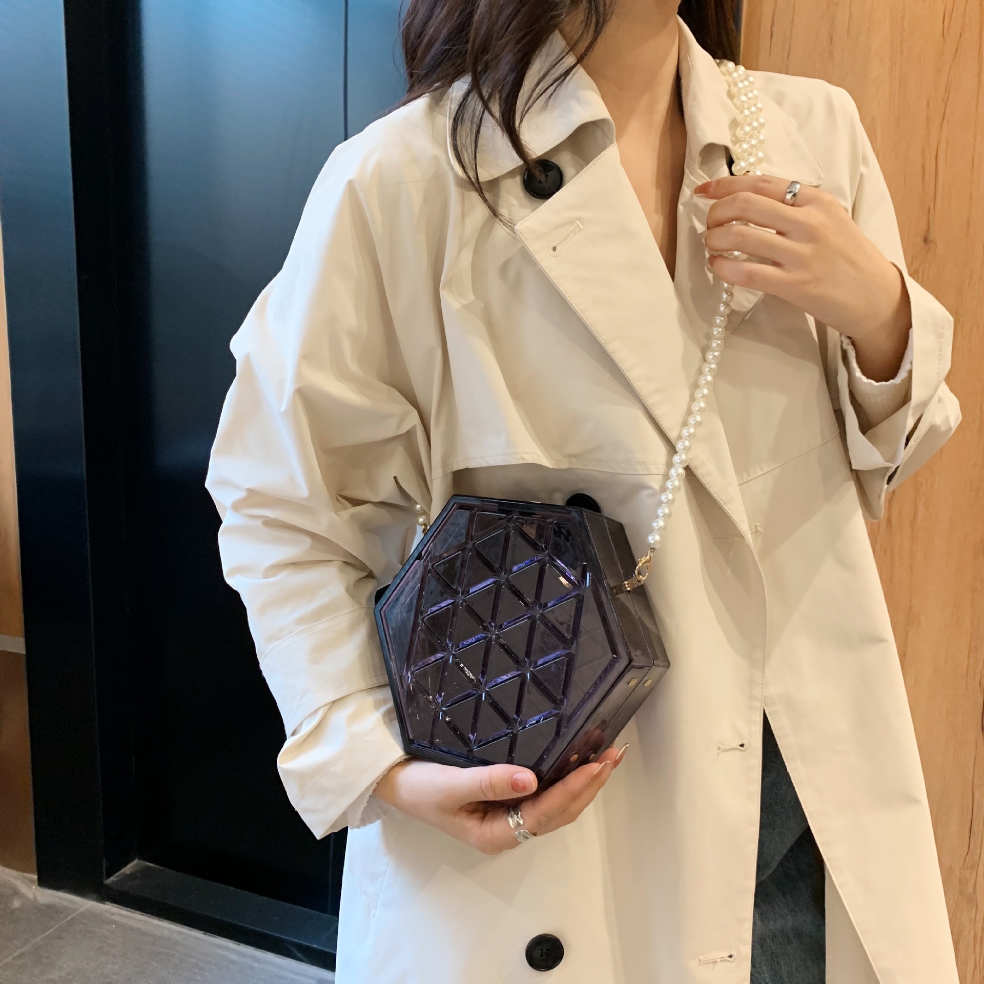 2021 Autumn And Winter New Internet Celebrity Acrylic Box Bag Women's Classic Style Rhombus Water Cube Personalized Crossbody Dinner display picture 28