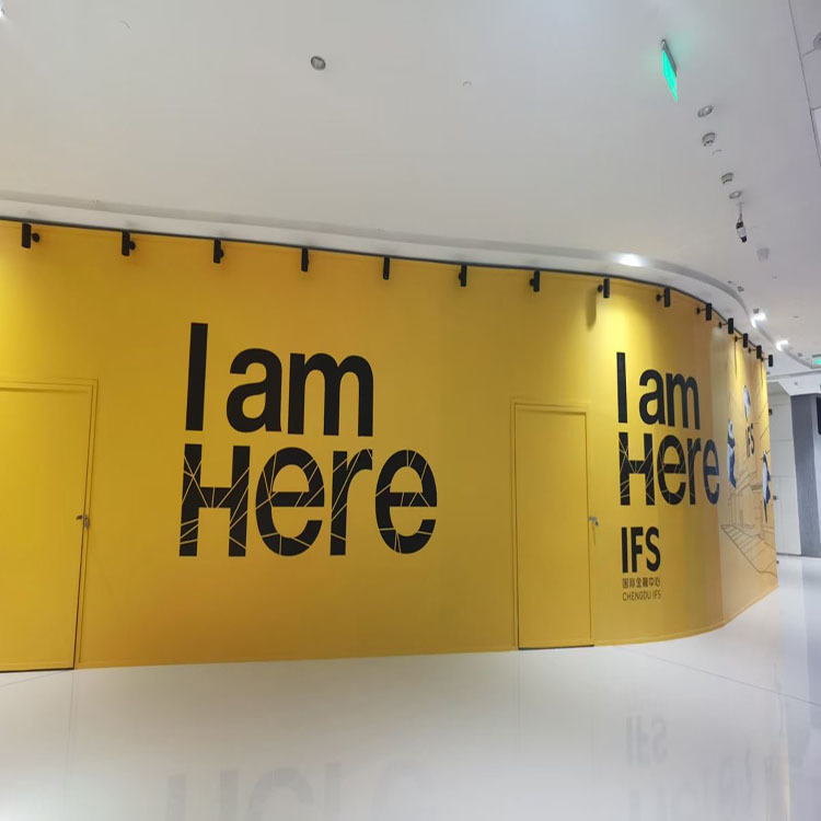 uv打印加工商场围挡广告画面可移车贴写真超宽幅背胶海报制作