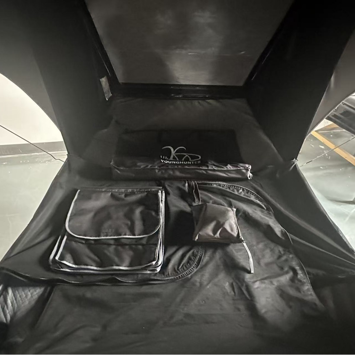 Tabla personalizada de aleación de aluminio triangular carpa de techo de alta velocidad SUV carpa de vehículo todoterreno duro carpa de techo duro