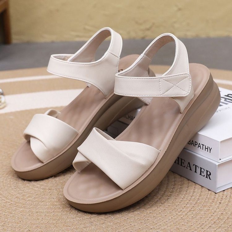 Popular Sandals for Women 2025 Summer New Mom Shoes Soft Sole Soft Surface Lightweight Non-Slip Comfortable Middle-Aged and Elderly Beach Shoes