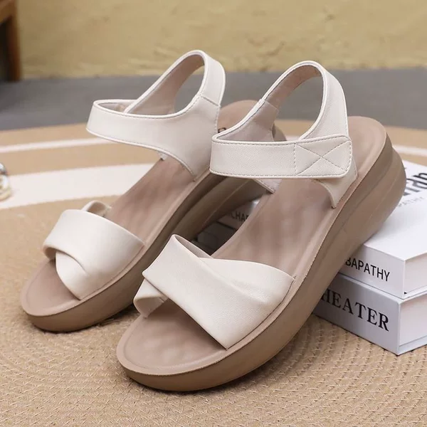 Popular Sandals for Women 2025 Summer New Mom Shoes Soft Sole Soft Surface Lightweight Non-Slip Comfortable Middle-Aged and Elderly Beach Shoes