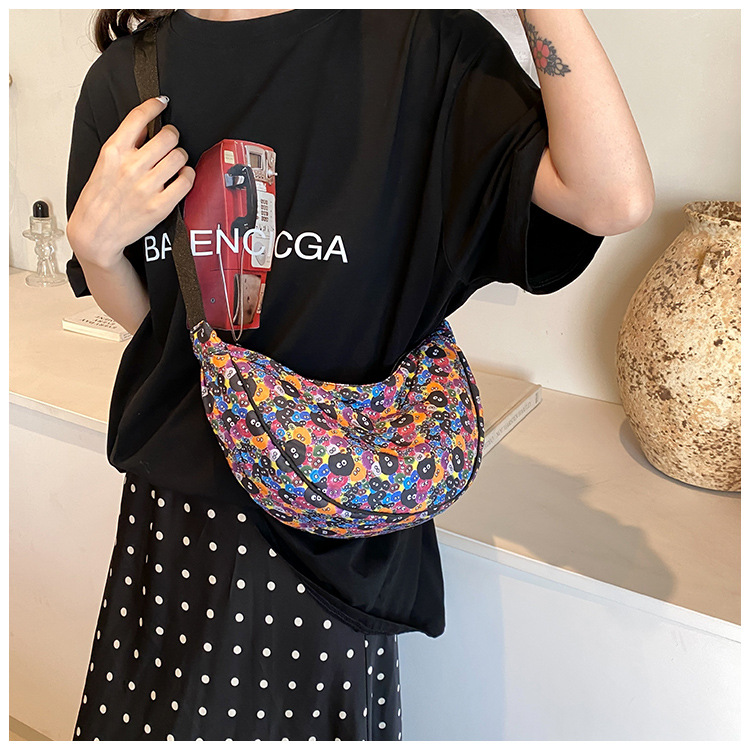 Knödel Schulter Mode Cartoon Anime Unterarm Dutt Lässig Niedlich Rolling Edge Farbe Kontrastierende Umhängetasche_voghion.com