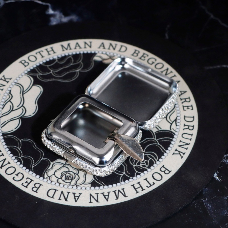 Cross-Border Hot-Selling Rhinestone-Encrusted Ashtray, Exquisite Full-Diamond Anti-Fly Ash Stainless Steel Creative Diamond-Encrusted Car Ashtray with Lid