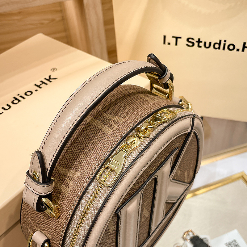 Hong Kong niche minimalist genuine leather cake crossbody 2024 new trendy and fashionable one shoulder small round bag_voghion.com