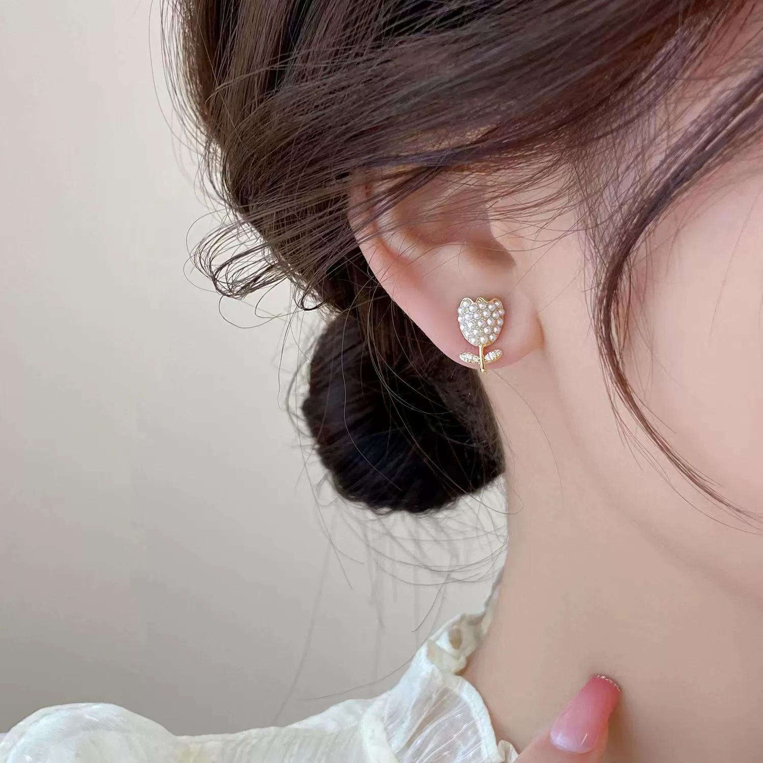 Cute universal earrings pearl, simple and elegant design