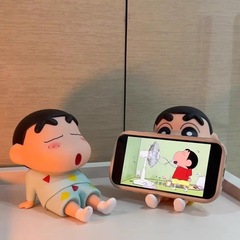 爆発的なかわいいしんちゃんのデスクトップの置物しんちゃんの携帯電話スタンド