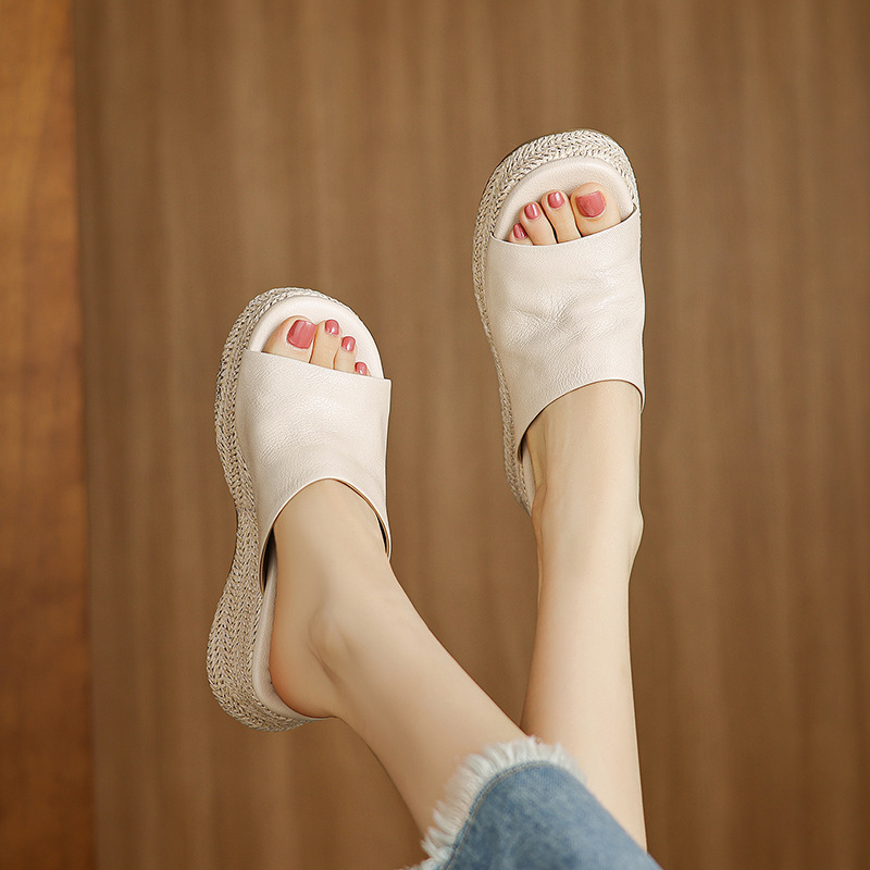 Dép sandal nữ quai ngang đế xuồng bệt gót thấp mũi hở chất liệu da cừu — màu trắng ngà, màu mơ