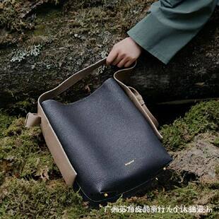 Leather design one-shoulder bag