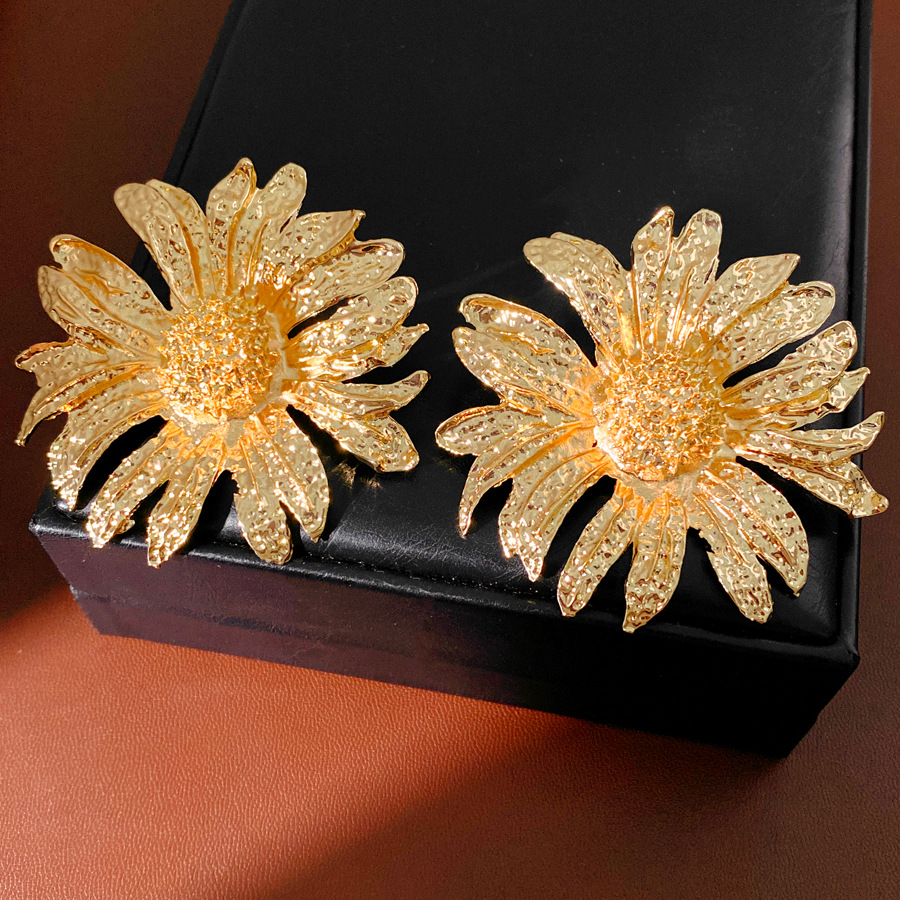 Cuerdas de algodón medieval vintage aleación plegable collar de flores ligero lujo nicho cadena de clavícula de alta calidad conjunto de joyas
