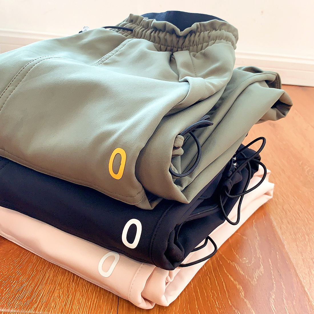 Two-Wear Design, One Pair of Winter Outdoor Paratrooper Pants, Windproof and Waterproof Hiking and Mountaineering Fleece-Lined Casual Pants for Women