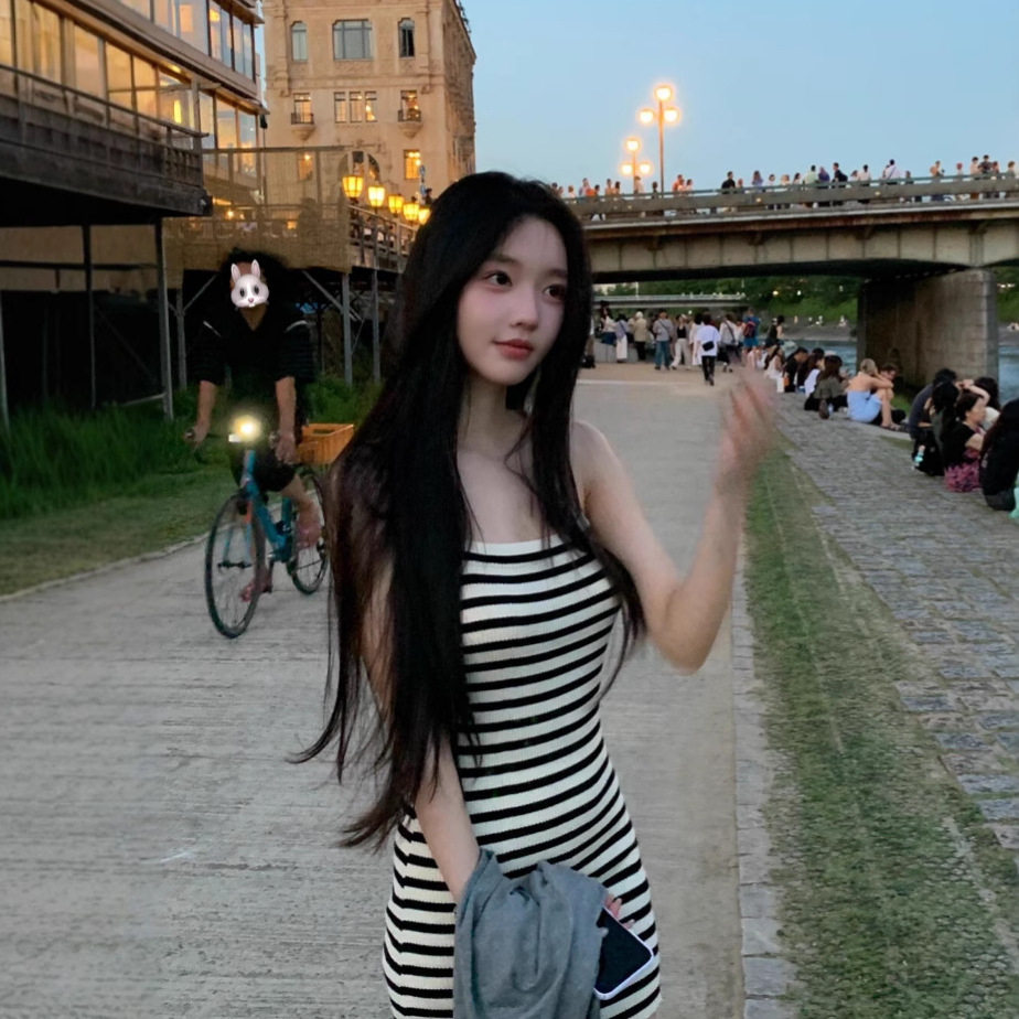 몸집이 작은 분들을 위한 여름 스트라이프 원숄더 니트 서스펜더 드레스, 바닷가 사진 촬영을 위한 슬림핏, 섹시한 민소매 비치 드레스