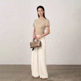 女式毛呢外套;休闲裤;女式衬衫