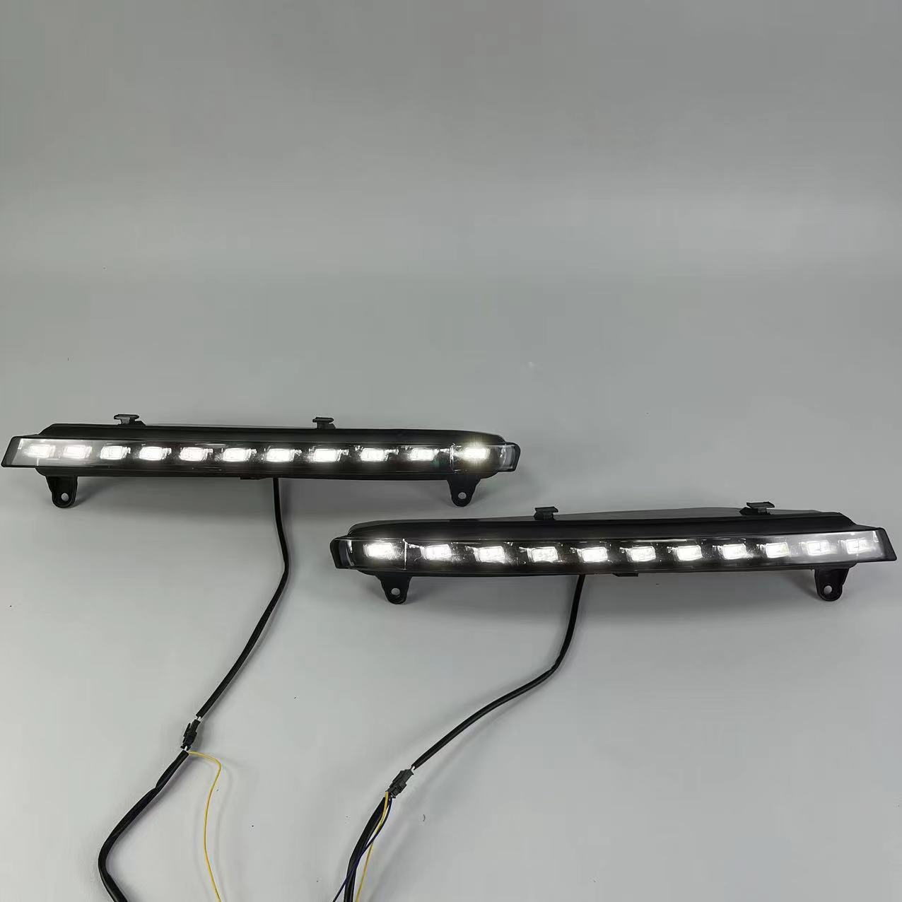 Suitable for Audi Q7 05-09 daytime running light modified front LED daytime running light yellow light turn light