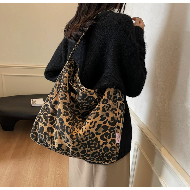 Capacious one-shoulder bag, shoulder bag, city style
