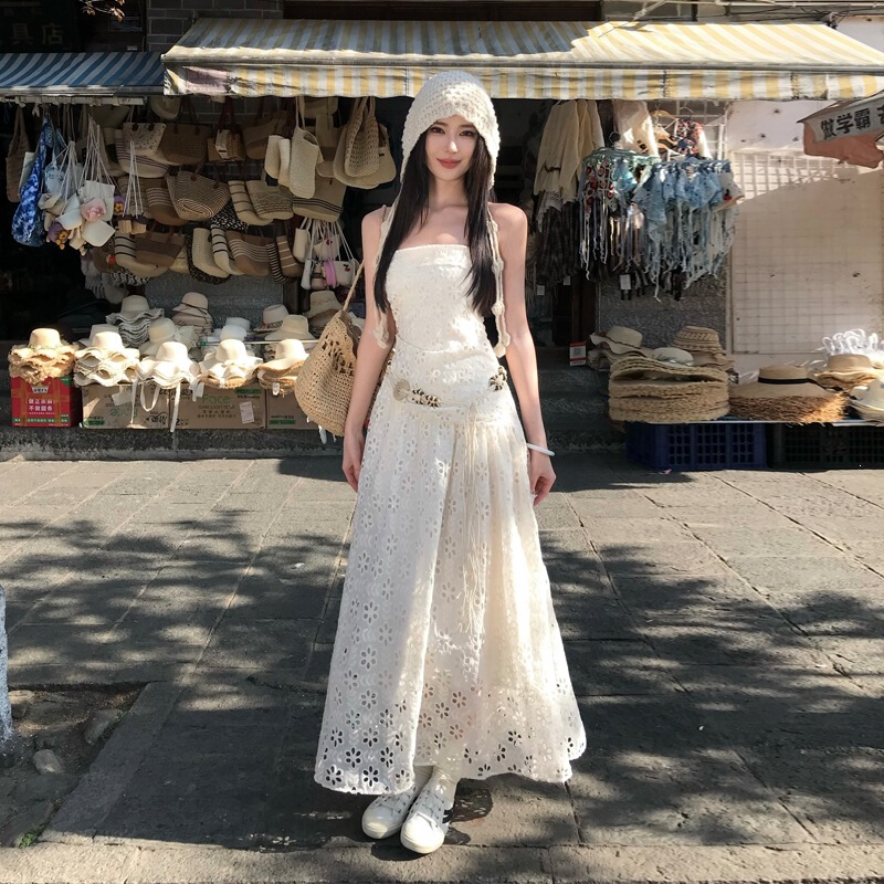 Slim-Fit Design with Belt, Long Style, Slimming Effect, Heavy Lace Bustier Dress, Off-White Dress, Solid Color