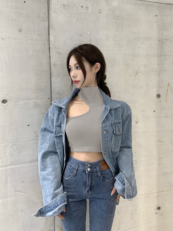 純粋に首のサスペンダーのベストを掛けたいです。女性の中に胸のクッションが付いています。|undefined