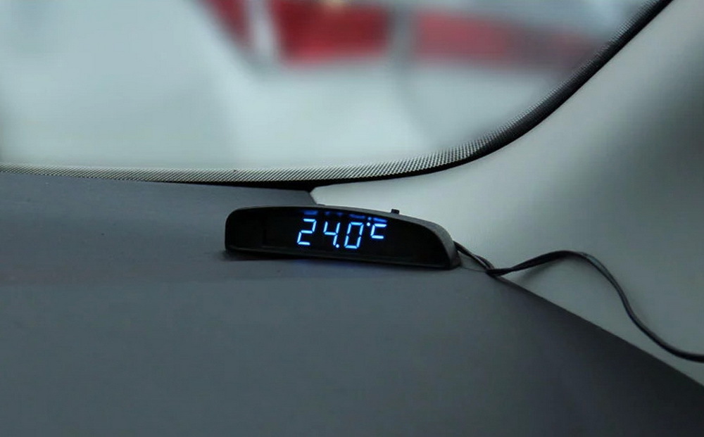 Car electronic clock, three-in-one temperature, voltage, and time display, car cigarette lighter electronic clock