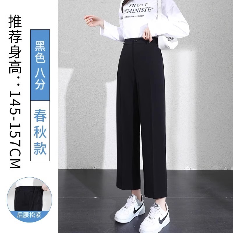 黒いスーツのズボンの女性のペンダント感があります。|undefined