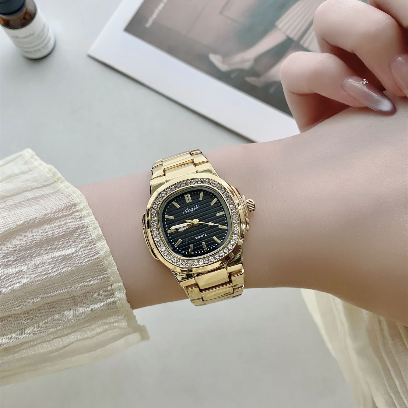 황금빛 검은 접시