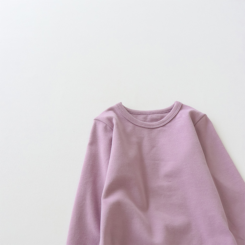 Camiseta de manga larga de algodón puro para niños 2026, camiseta básica para primavera y otoño, top cepillado de cuello redondo de color liso y corte holgado para niños y niñas.