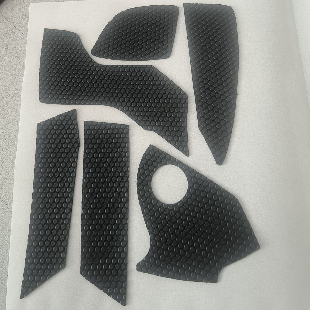 适用罗技G502全包蜂窝防滑贴鼠标防汗贴G402半包G302吸汗贴现货