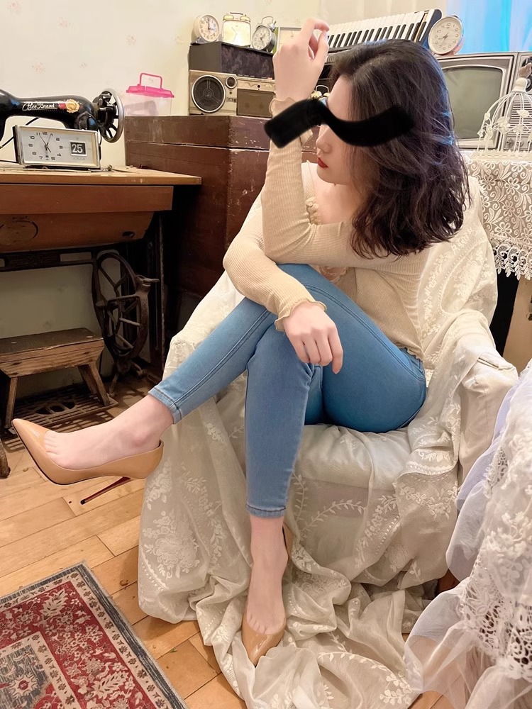 옆면이 비치는 누드톤 10cm