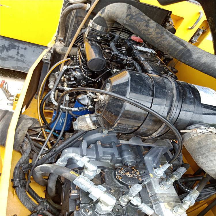 供应徐工4吨全液压双驱压路机