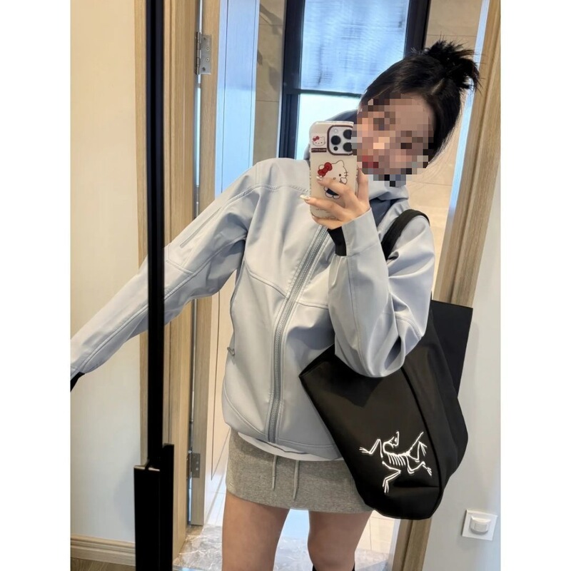 American Hooded Soft Shell Outdoor Jacket for Women 2025 Spring & Fall New Lightweight Windproof and Light Rain Mountain Jacket