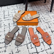 ���_��羳26�ļ��¿�С�y���i��һ����Ů�⴩ɳ�����eƽ��H��Ь