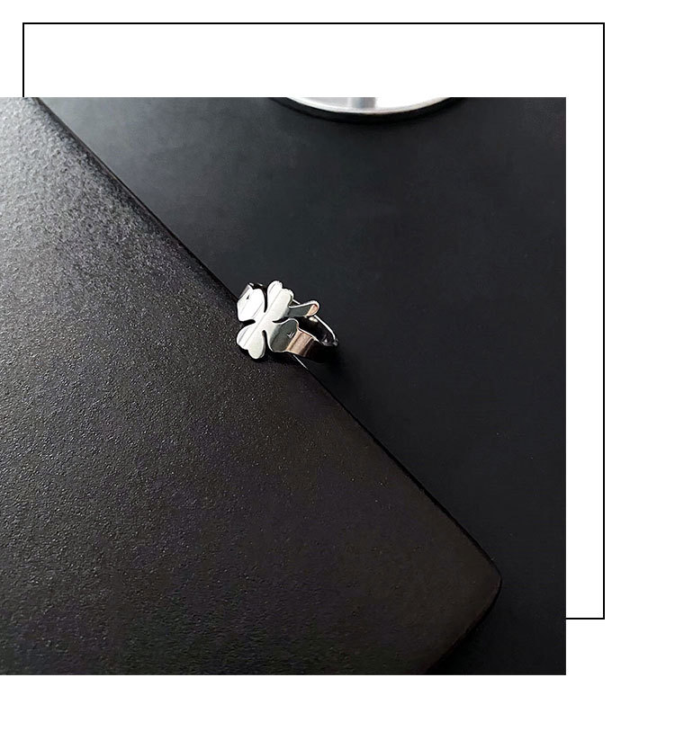 1 Piece Fashion Four Leaf Clover Titanium Steel Asymmetrical Plating Rings display picture 3