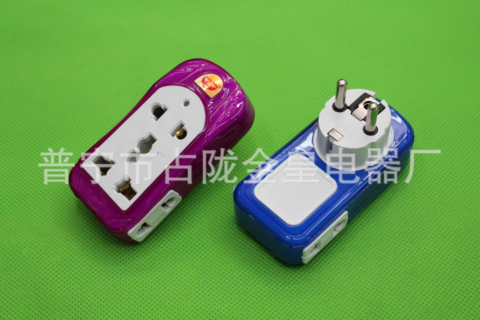 De estilo europeo estándar europeo dos Paquete de enchufe redondo pegamento flexible K805 agujero multifunción enchufe de conversión de comercio exterior