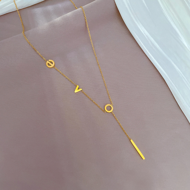 Collana minimalista in oro autentico da coppia AMORE, accessorio femminile con catena rossa con clavicola a rete_voghion.com