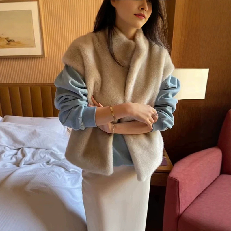 Korean Chic Autumn and Winter Retro Style Stand-Up Collar Mink Fur Loose Versatile Solid Color Fur Vest Cardigan Jacket for Women Korean Chic Autumn and Winter Retro Style Stand-Up Collar Mink Fur Loose Versatile Solid Color Fur Vest Cardigan Jacket for Women