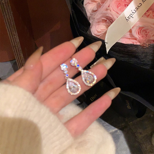 S925 silver needle exquisite zircon drop-shaped earrings for women light luxury niche white wear high-end earrings internet celebrity ear jewelry