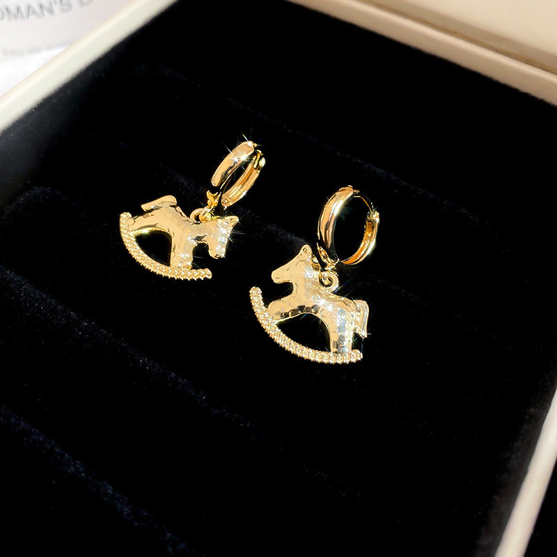 Oro verdadero eléctrico galvanis colgante de piedra pony pendientes collar ligero lujo nicho universal conjunto temperamento alta sensación de joyería mujer