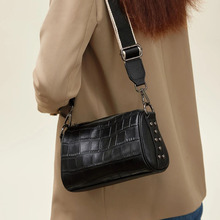 包包女士2025新款真皮高级感圆筒枕头包女款鳄鱼纹牛皮单肩斜挎包