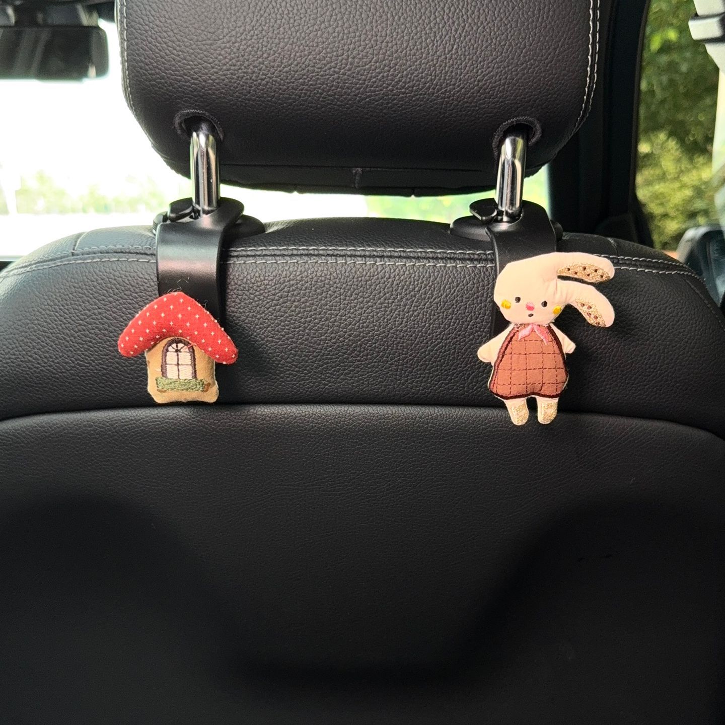 Car seat back hook, car storage fabric hook, artistic style, cute cartoon hook for car interior, suitable for the back seat