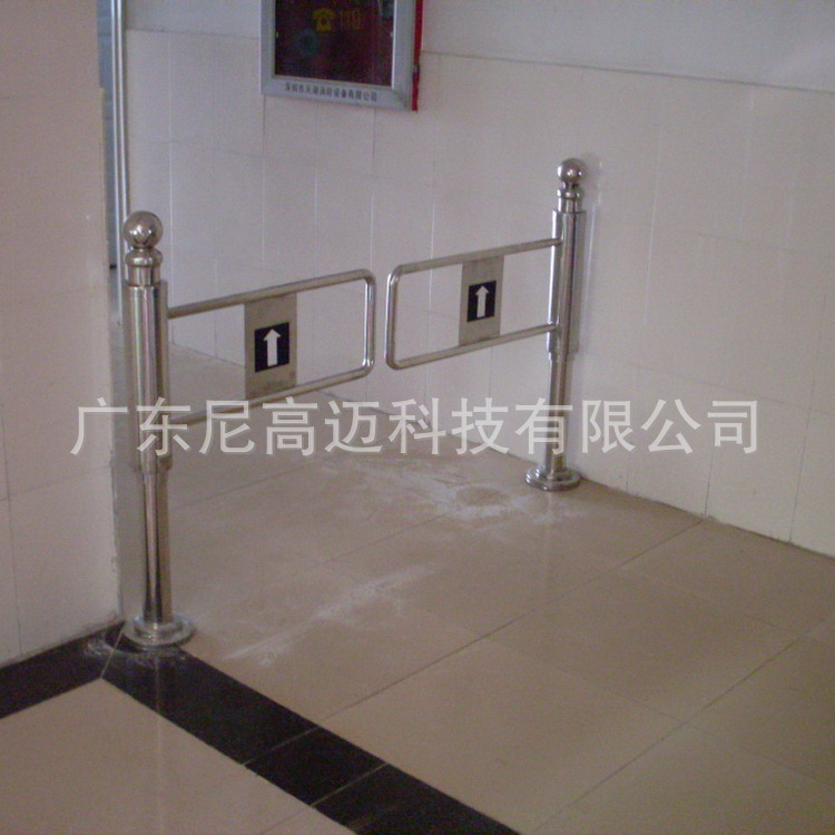 不锈钢单向摆闸立柱手推挡闸机人行过道单项通道门自动回弹禁行器