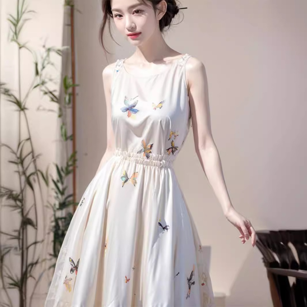 Váy liền hoa nhỏ họa tiết bướm trắng thịnh hành FL240625 – váy hai dây phong cách dân tộc, chít eo tôn dáng mùa hè — váy trắng