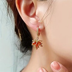 欧米のクロスボーダーの商品のイヤリングの女性のファッションのアイデアの合金の滴る油のカエデの葉のピアスの個性の潮流のイヤリングのアクセサリー