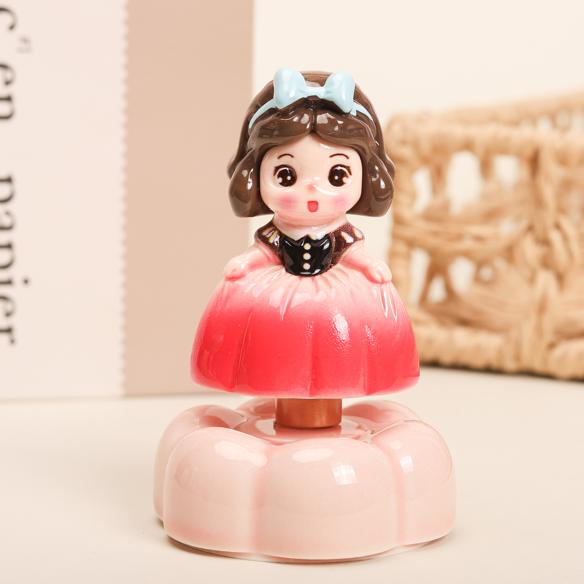 New Snow White Ceramic Rotating Car and Desktop Ornament, Suitable for Gifting, Wholesale